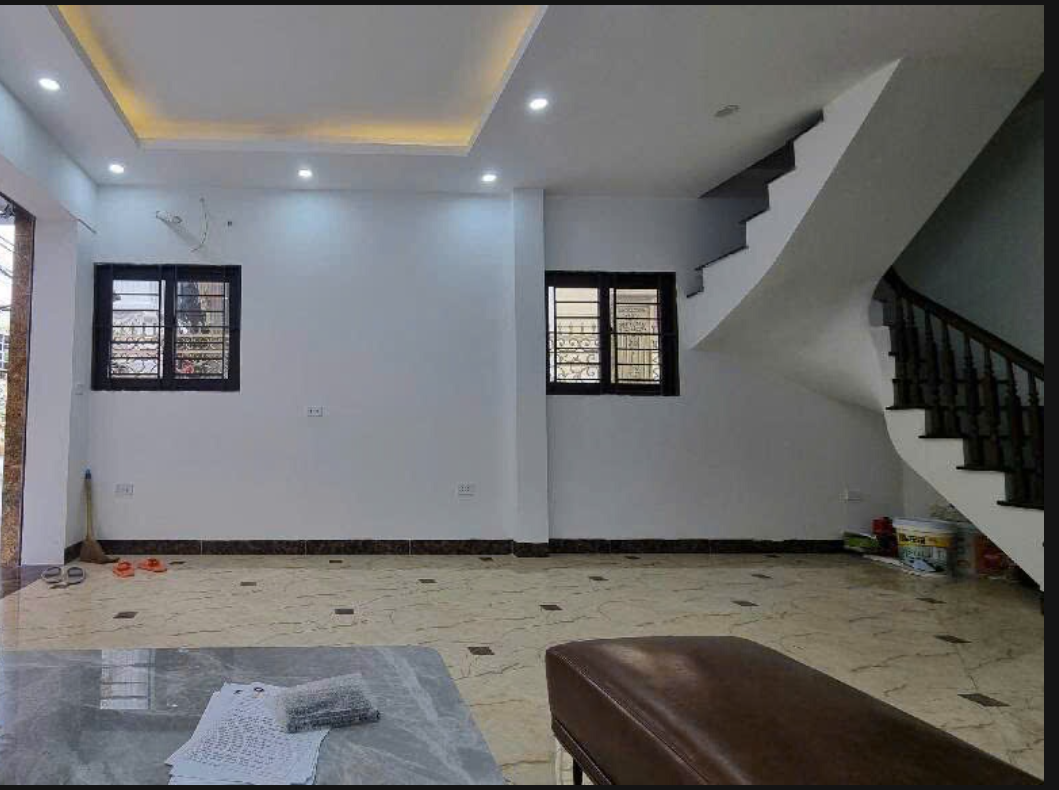 HOÀNG QUỐC VIỆT - NHÀ MỚI KÍNH KONG- NGÕ Ô TÔ TRÁNH - 2X TỶ (X tiểu học)